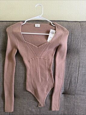 Abercrombie & Fitch Ribbed V‑Neck Long Sleeve Bodysuit - Mauve